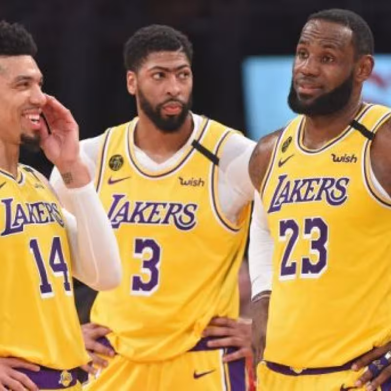 Danny Green, Anthony Davis y LeBron James.