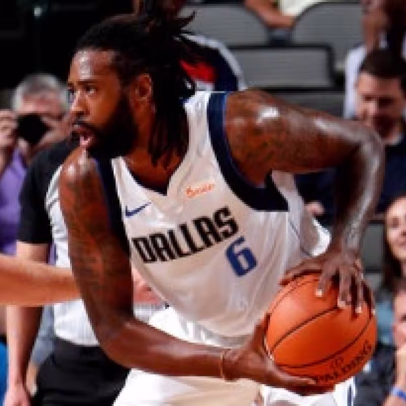 DeAndre Jordan debutó con la camiseta de los Mavs. Foto: Danny Bollinger/NBAE via Getty Images