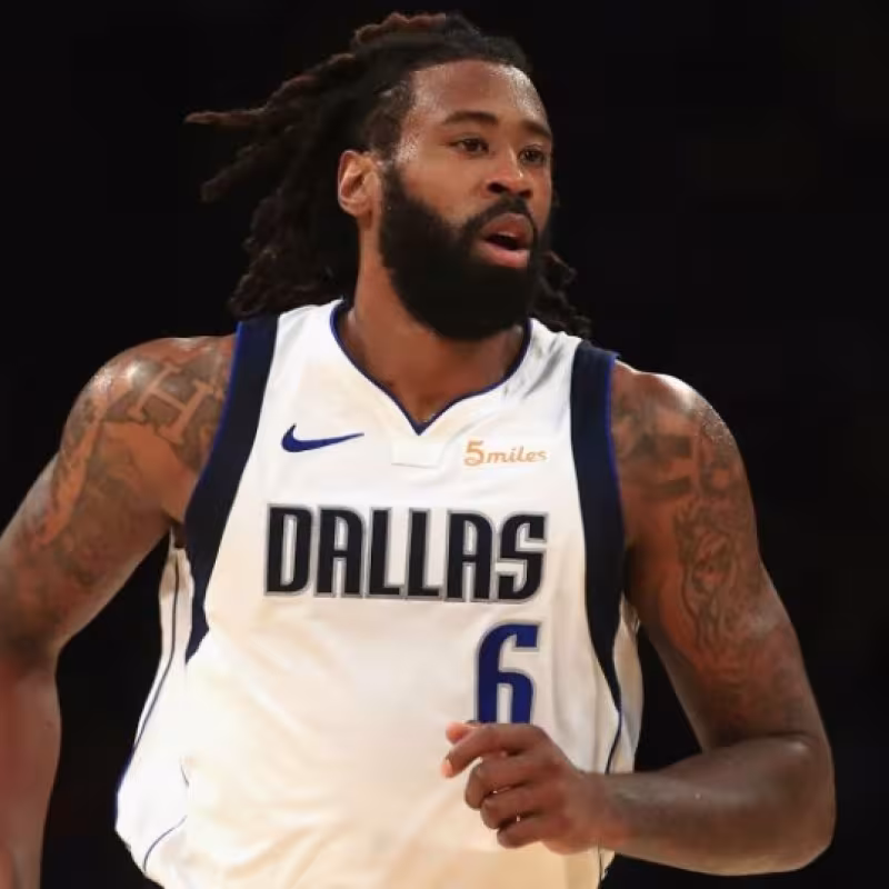 DeAndre Jordan muestra su cara de felicidad tras otra victoria de Dallas Mavericks. 