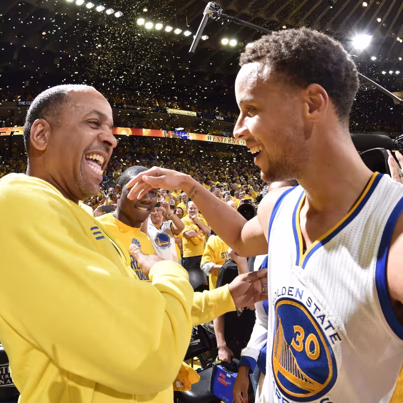 Steph Curry se pone de parte de su madre en el divorcio de sus padres