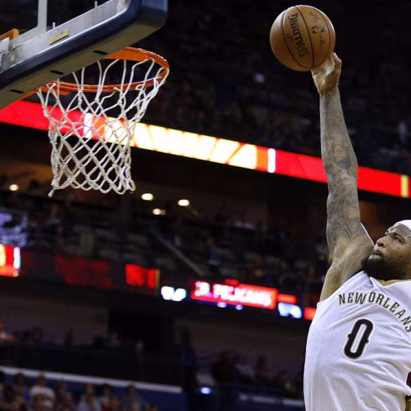 DeMarcus Cousins ya machaca el aro rival