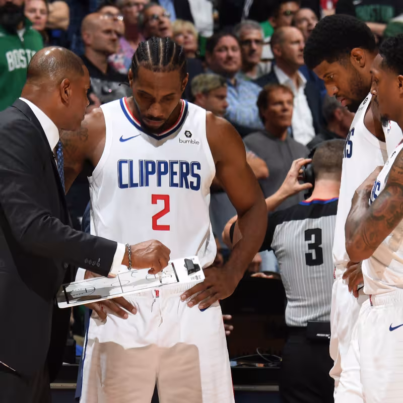 Kawhi Leonard y Paul George apoyaron el despido de Doc Rivers de los Clippers