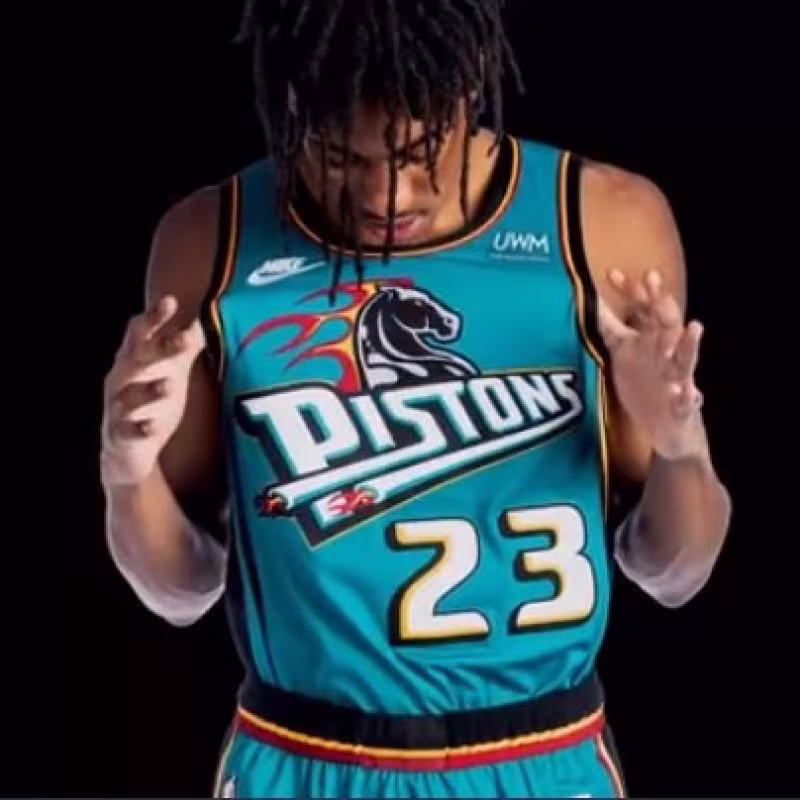 Los Pistons recuperan una de las mejores camisetas de siempre