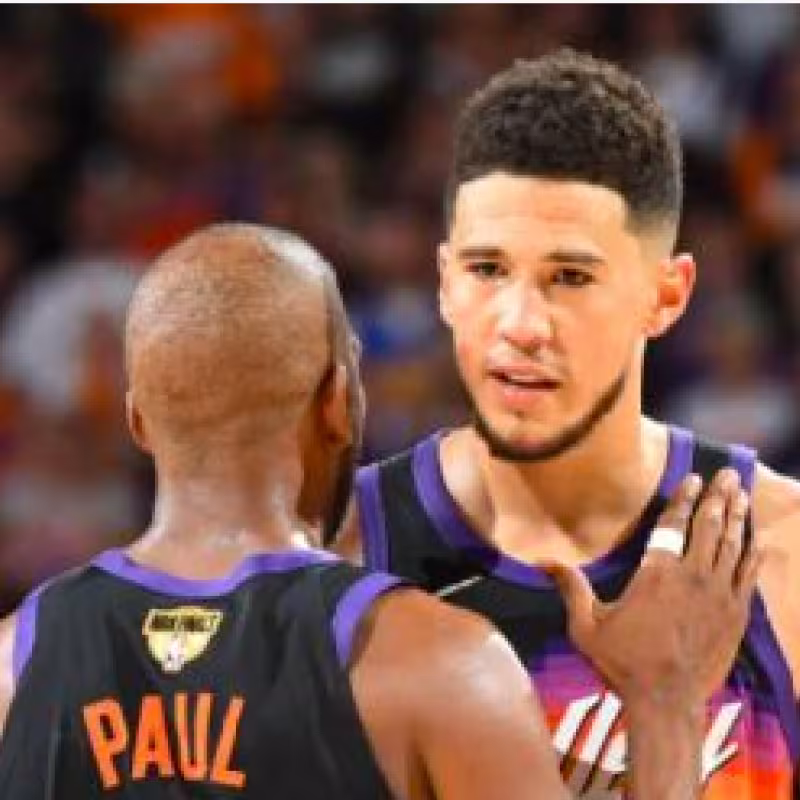 Devin Booker y Chris Paul, estrellas de los Suns.