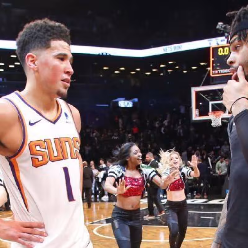 Devin Booker y D'Angelo Russell durante un encuentro de la presente temporada.