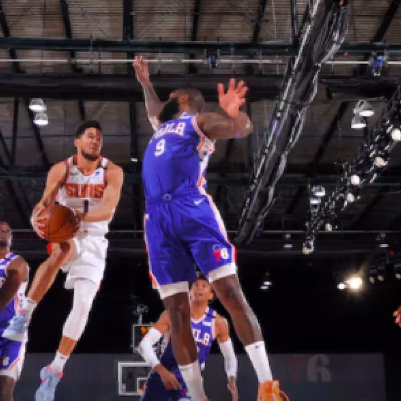 Devin Booker es la estrella y Phoenix Suns es el equipo de la burbuja: Victoria ante los Sixers (7-0) y los de Ricky Rubio sueñan con los playoffs