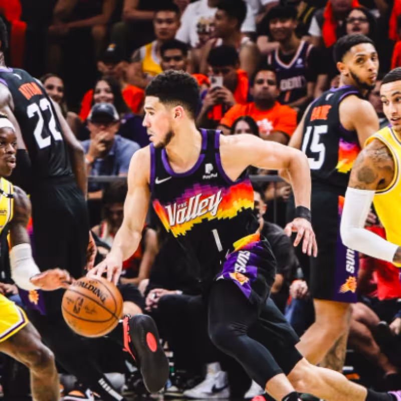 Devin Booker, estrella de Los Angeles Lakers.