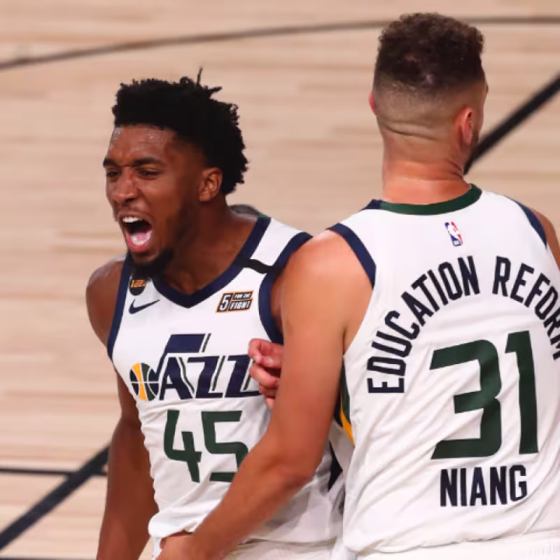 Donovan Mitchell en un partido de playoffs con Utah Jazz.