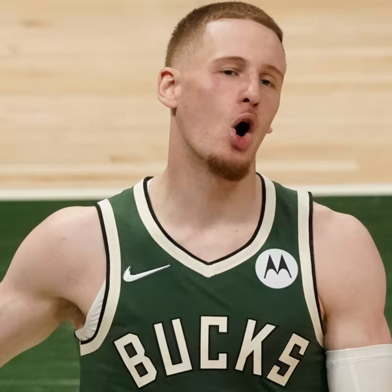 Otro golpe para los Bucks: Giannis Antetokounmpo y DiVicenzo entran en protocolo Covid