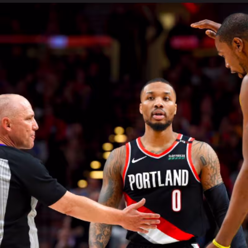 Kevin Durant y Damian Lillard, durante un Warriors-Blazers.
