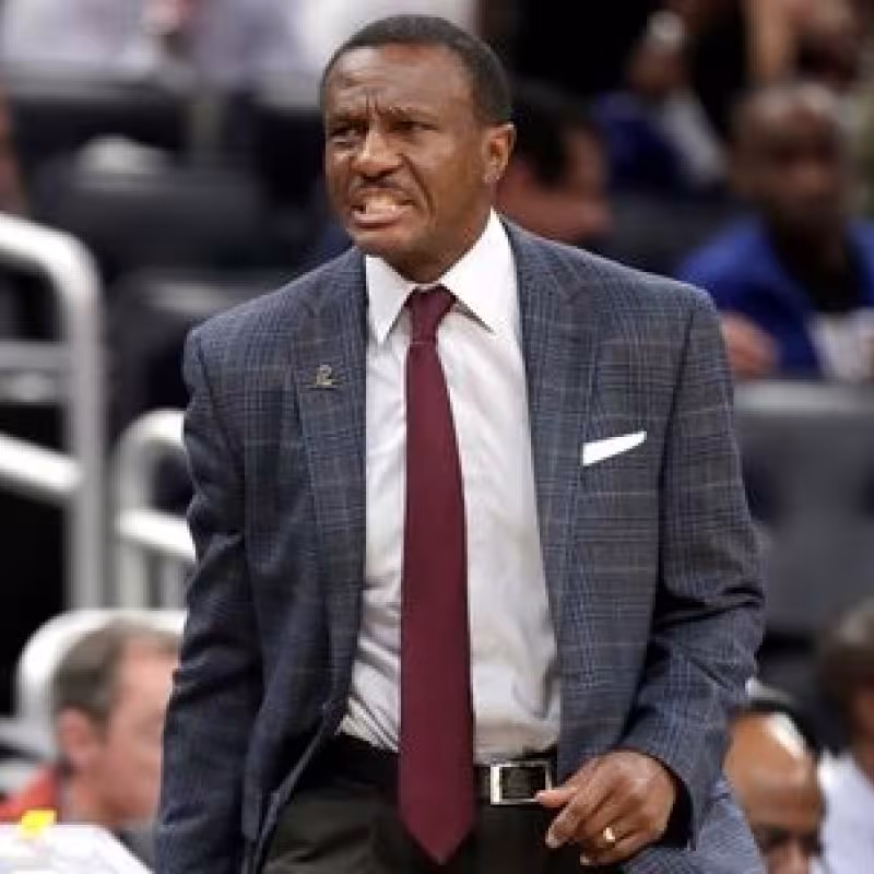 Dwane Casey, entrenador de Detroit Pistons.