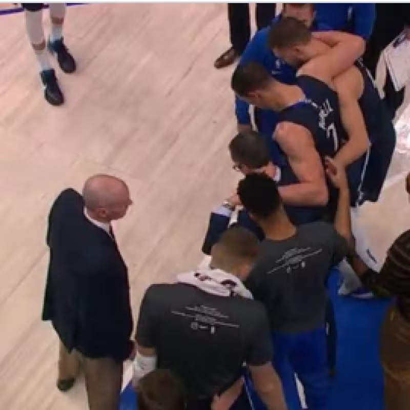 Horrible noticia para los Doncic y los Mavs: Dwight Powell, baja el resto de la temporada por una lesión en el Aquiles