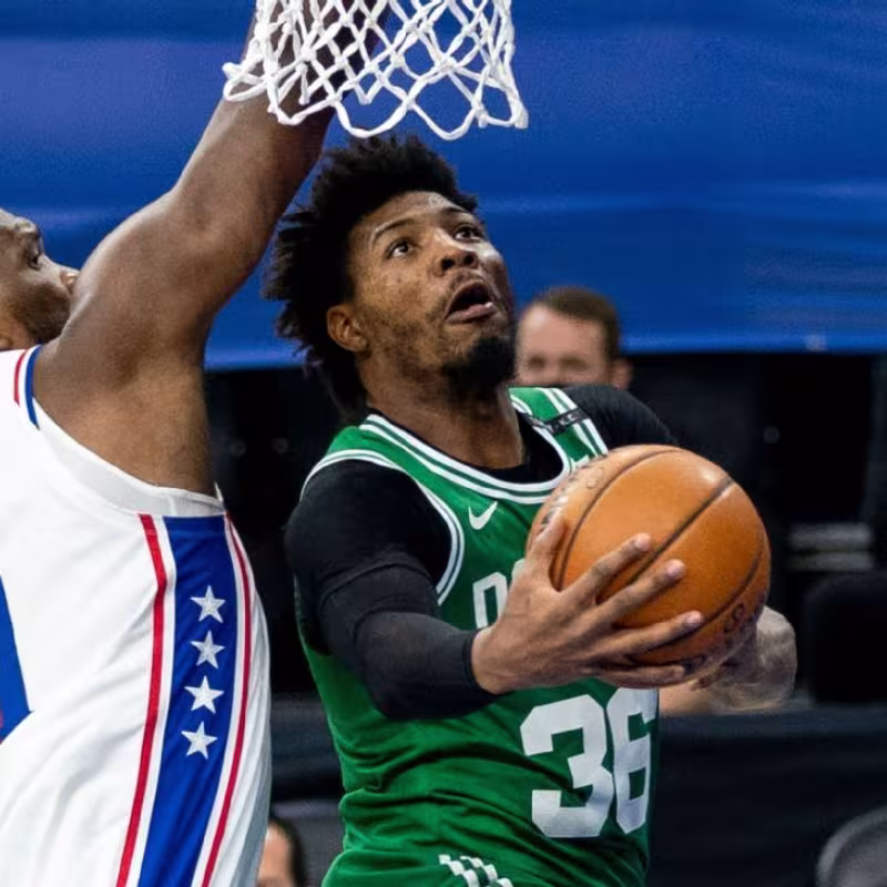 Marcus Smart se queja de los árbitros y acusa a Embiid de ser un teatrero