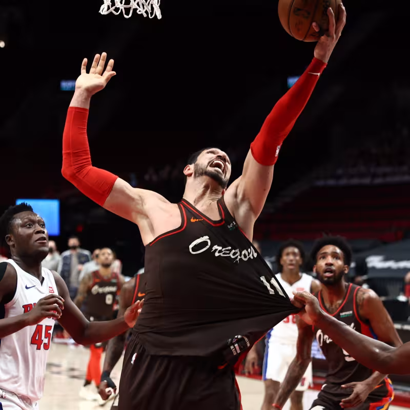 Enes Kanter, de los Blazers, se convierte en una de las grandes sorpresas de estos playoffs