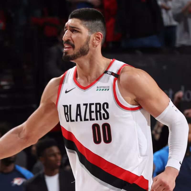 Los Celtics refuerzan su pintura con Enes Kanter