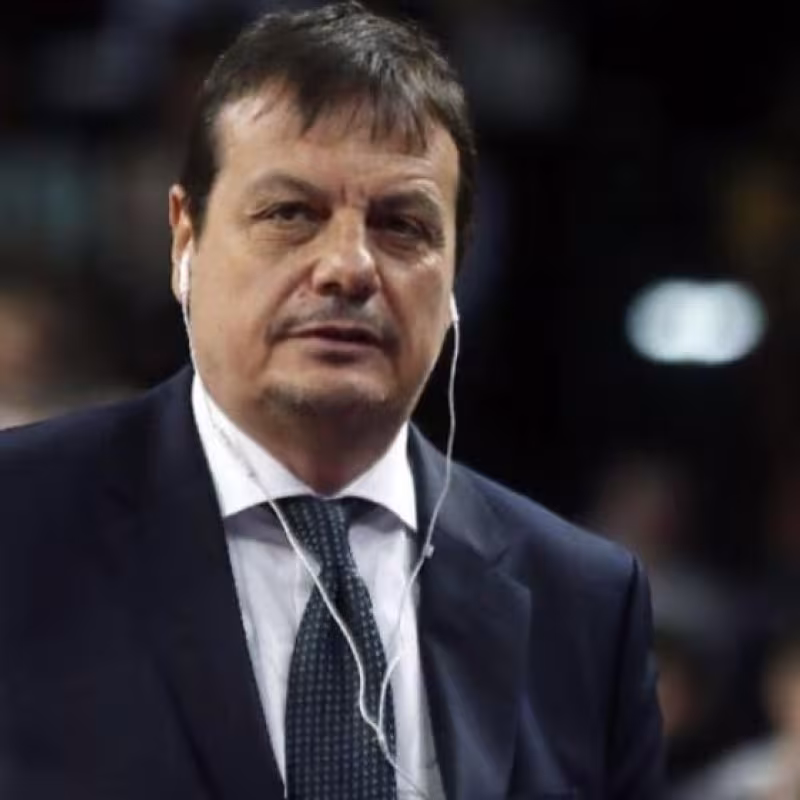 El entrenador del Anadolu Efes culpa a la Organización Mundial de la Salud por la detención de la Euroliga