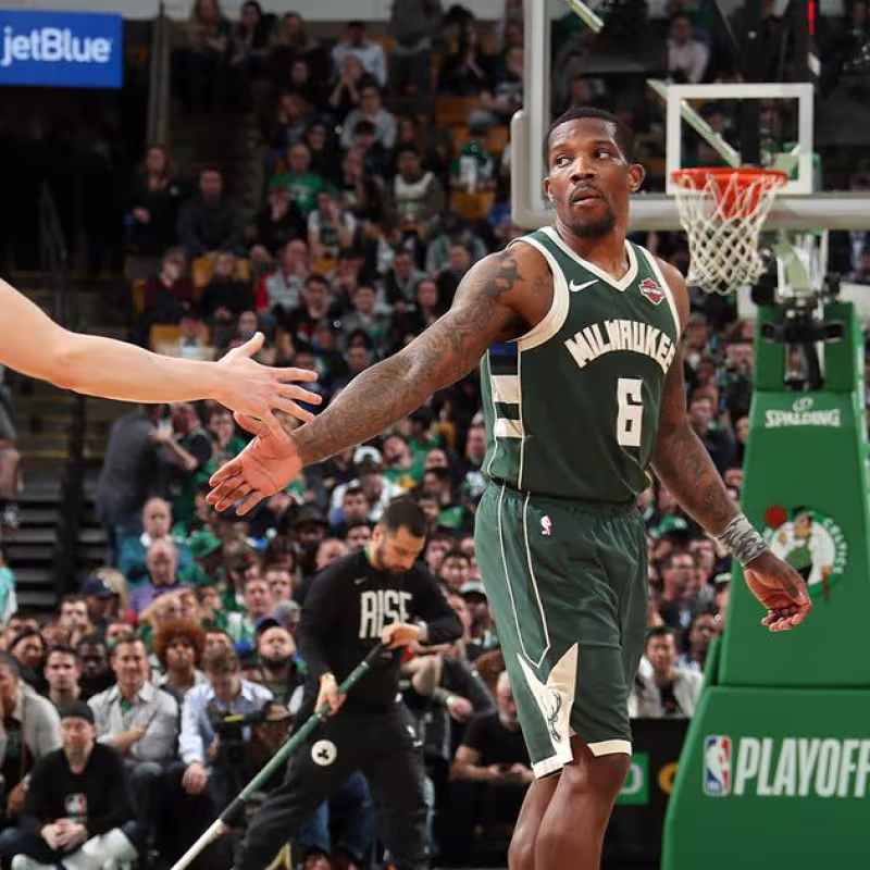 Los Bucks no podrán contar con Bledsoe ni Connaughton en su primer encuentro