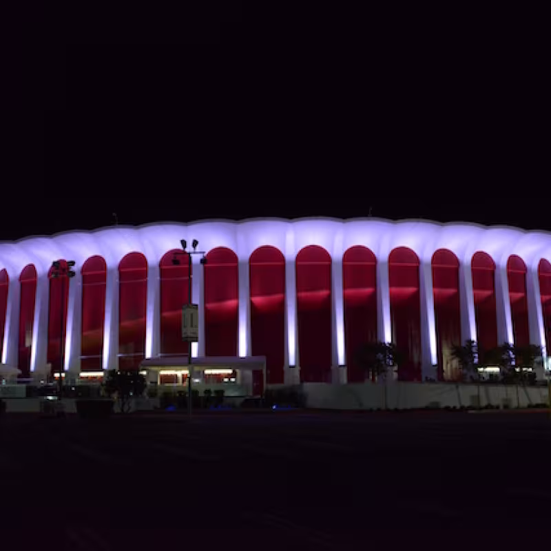 Oficial: El dueño de los Clippers compra el templo de los Lakers