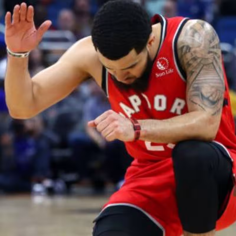 Fred VanVleet, arrodillado durante un partido con los Raptors "Foto: NBA.com"