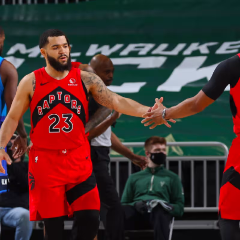 Los Raptors vencieron con facilidad a los Bucks.