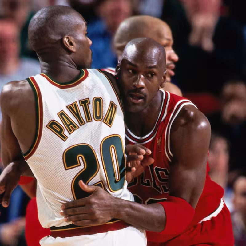 Jordan y Payton atrapados en una acción de juego. Foto: nba.com
