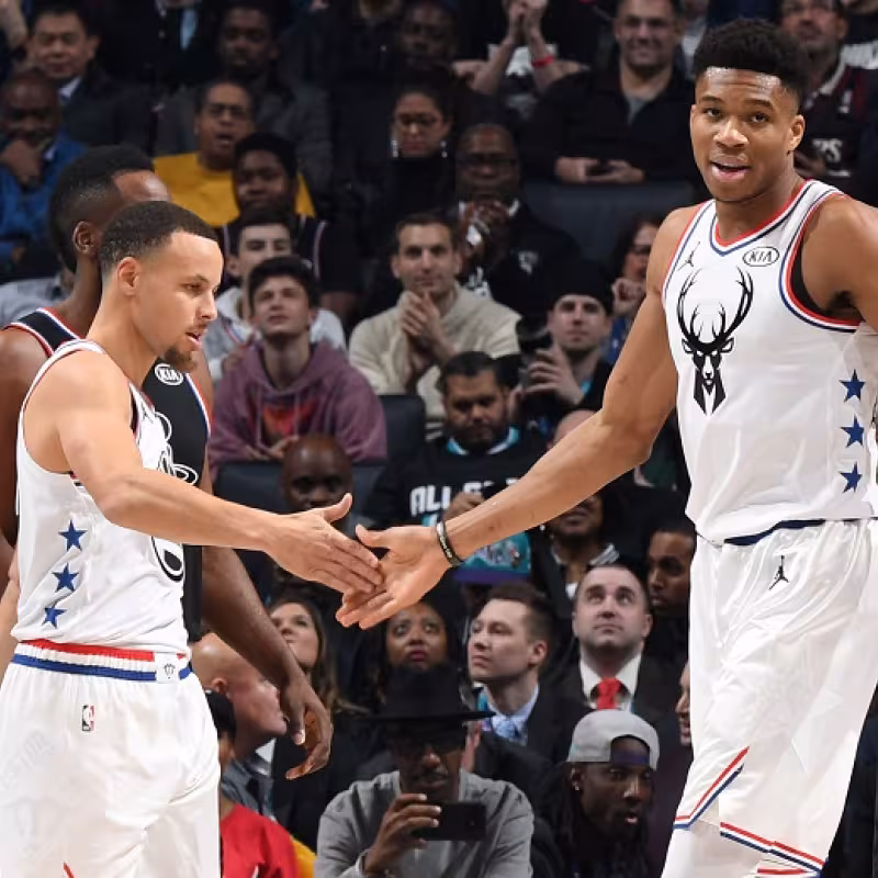 Curry y Antetokounmpo | Foto: gettyimages
