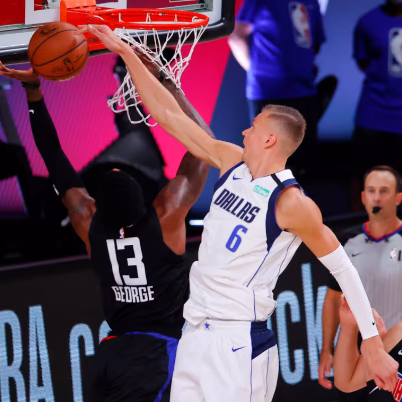 Kristaps Porzingis, 'cuestionable' para el Game 2 contra Los Angeles Clippers