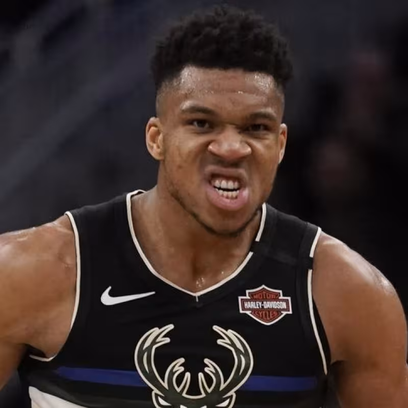 Posibilidad de que Giannis Antetokounmpo vaya de farol. Foto: gettyimages