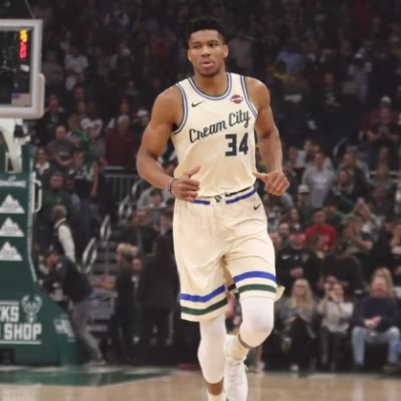Giannis Antetokounmpo y Bradley Beal, jugadores de la NBA.