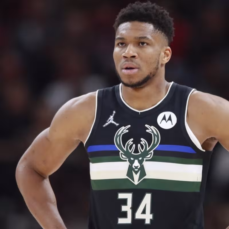 Giannis Antetokounmpo durante el triunfo de los Bucks.