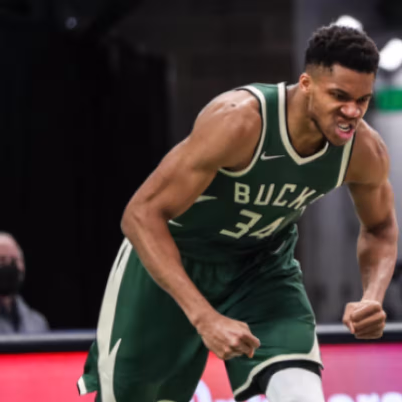 Milwaukee Bucks destroza a unos Sixers mermados por las bajas