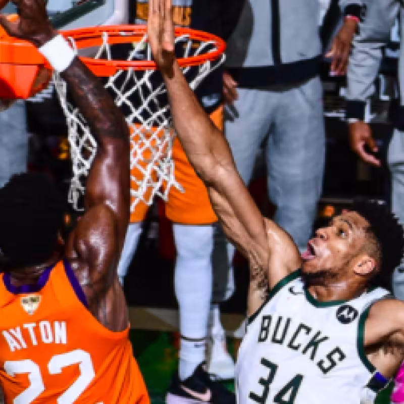 El taponazo de Anteto sobre Ayton que sentenció el Bucks-Suns