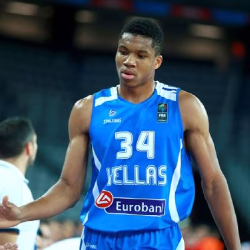 Giannis Antetokounmpo muestra su intención de jugar el Eurobasket 2022
