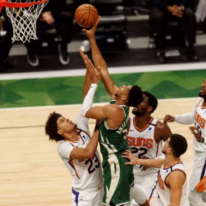 Giannis Antetokounmpo habla del Giannis Wall. Foto: gettyimages