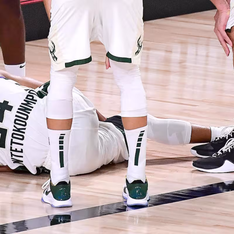 Oficial: Giannis Antetokounmpo no jugará el Game 5 ante los Heat por su lesión de tobillo