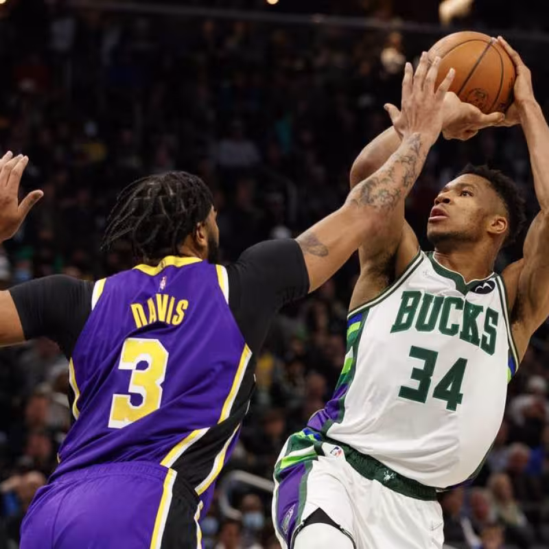 Giannis Antetokounmpo, mejoría en el lanzamiento. Foto: gettyimages