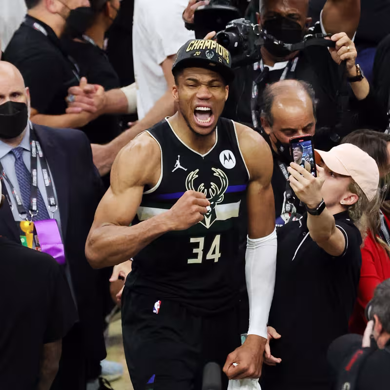 Giannis Antetokounmpo, estrella de Milwaukee Bucks.