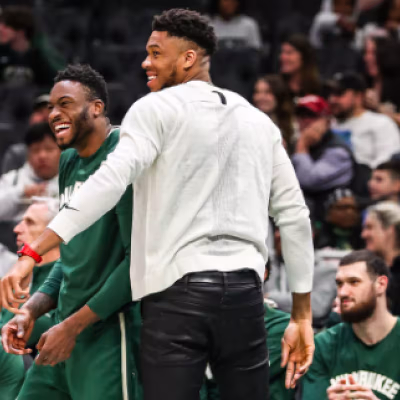 Giannis Antetokounmpo y sus Bucks ya conocen rival en primera ronda.