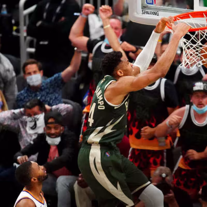 Los datos históricos batidos por Giannis Antetokounmpo esta madrugada