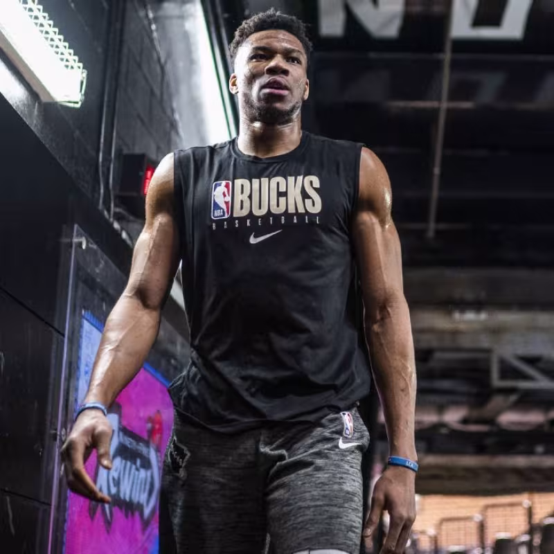 La NBA impone un partido de sanción a Giannis Antetokounmpo