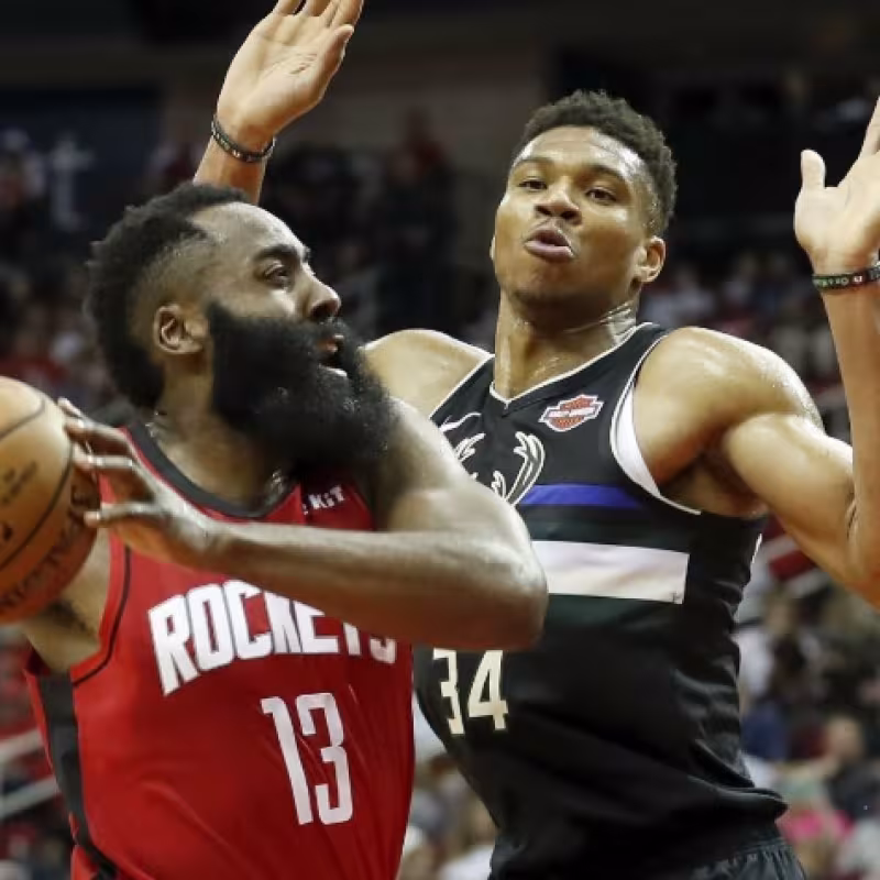Giannis Antetokounmpo y James Harden.