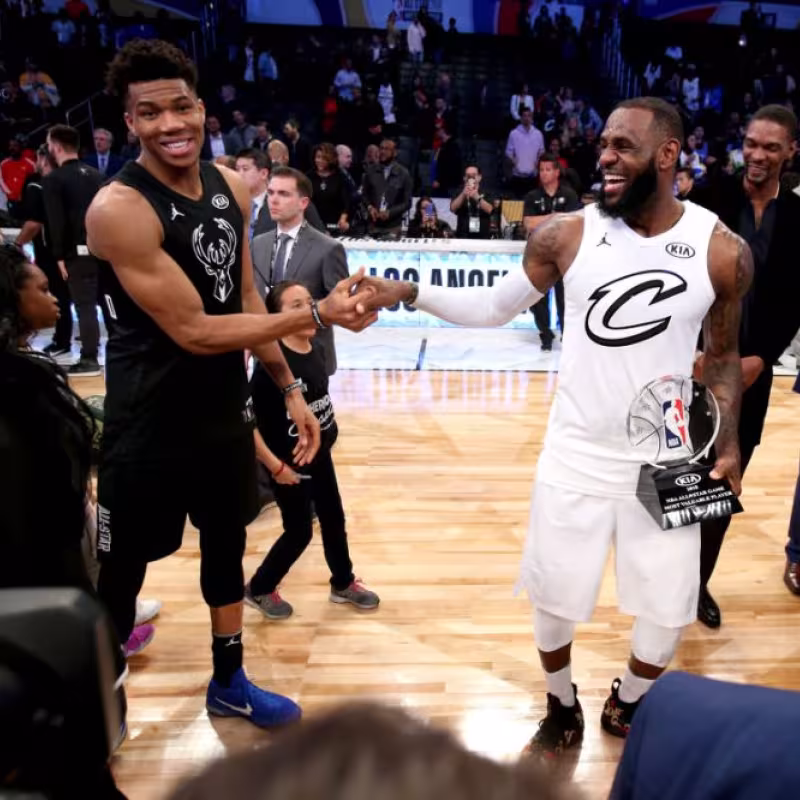 Giannis y LeBron serán baja en el Bucks-Lakers
