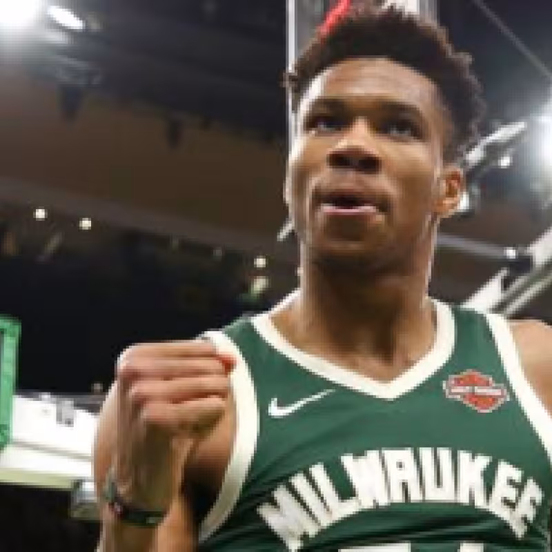 Solo Michael Jordan y Hakeem Olajuwon habían hecho una temporada como la de Giannis Antetokounmpo