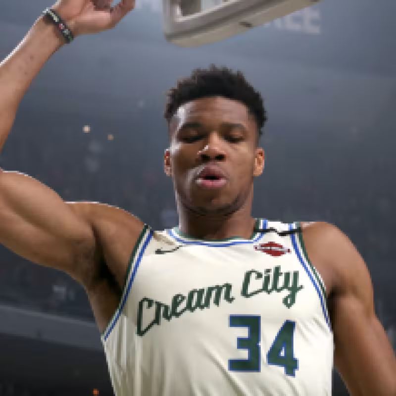 "No veo por qué no estar en Milwaukee durante los próximos 15 años" dijo Giannis Antetokounmpo