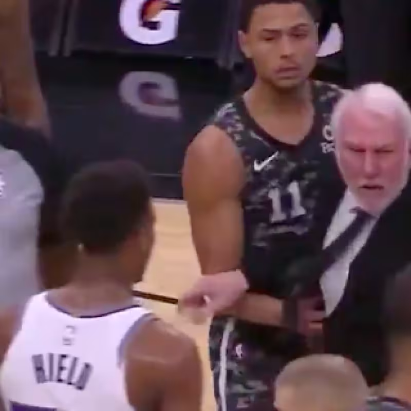 A Gregg Popovich se le va la cabeza y es expulsado en la derrota de los Spurs ante los Kings