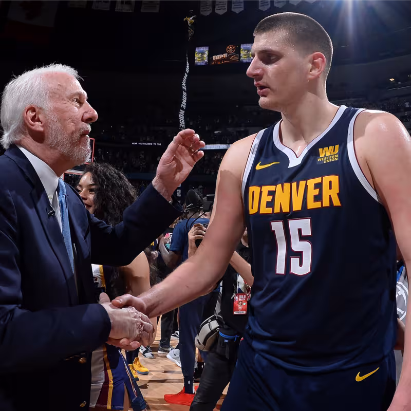 Gregg Popovich compara a Nikola Jokic con Larry Bird y Moses Malone
