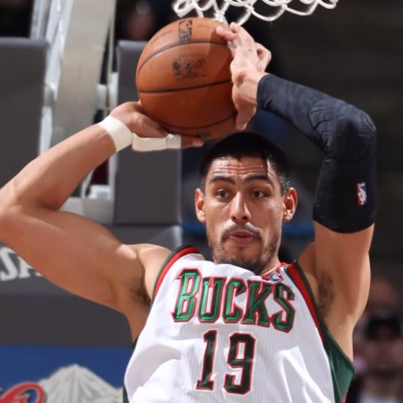 Gustavo Ayón, con la camiseta de Milwaukee Bucks. 