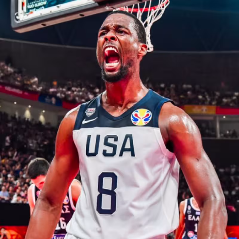 Harrison Barnes celebra una canasta estadounidense.