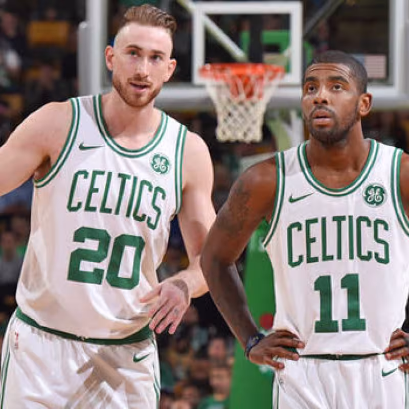 Hayward e Irving, con la camiseta de los Celtics.