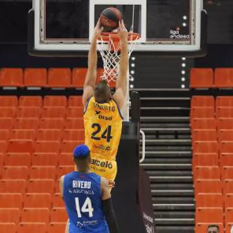 Herbalife Gran Canaria pone el Grupo B al rojo vivo tras ganar a San Pablo Burgos